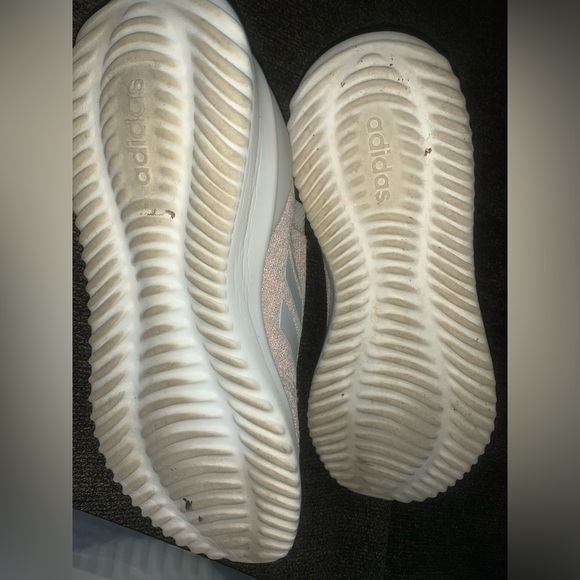 🎉$10 Adidas’s Slip On - Picture 8 of 10